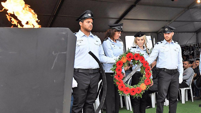 Вики Лански на церемонии памяти погибших при пожаре на Кармеле. Фото: ШАБАС
