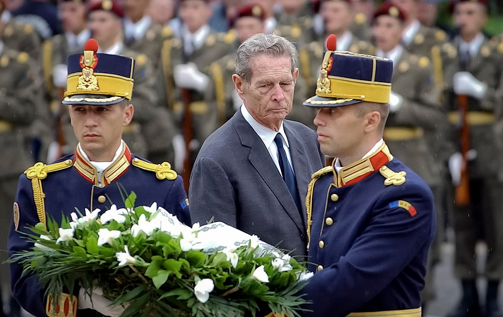 המלך הגולה בביקור בביקור ברומניה, משתתף בטקס במלאת 60 שנה להחלפת הצד של רומניה במלחמת העולם השנייה (צילום: AP) (צילום: AP)