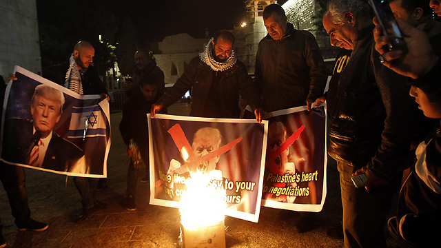 Palestinians burned photos of Trump in retaliation to the expected announcement (Photo: AFP)