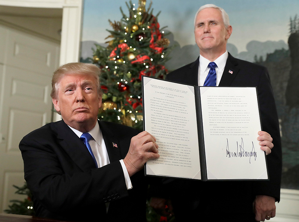 Trump signs order to move US embassy to Jerusalem (Photo: AP)