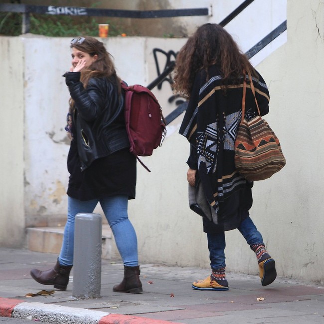 זה שאת אומרת לנו ביי לא באמת אומר שאנחנו נלך (צילום: מוטי לבטון) זה שאת אומרת לנו ביי לא באמת אומר שאנחנו נלך (צילום: מוטי לבטון)