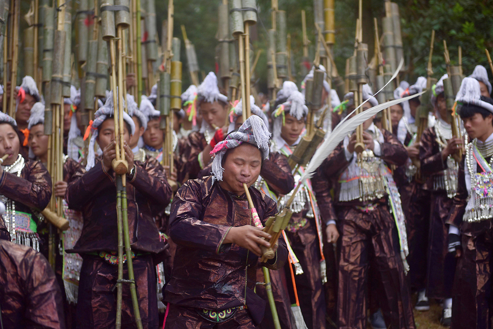 בני המיעוט ליאו שבסין חוגגים בפסטיבל "לושנג" המסורתי במחוז גוויג'ואו (צילום: רויטרס) (צילום: רויטרס)