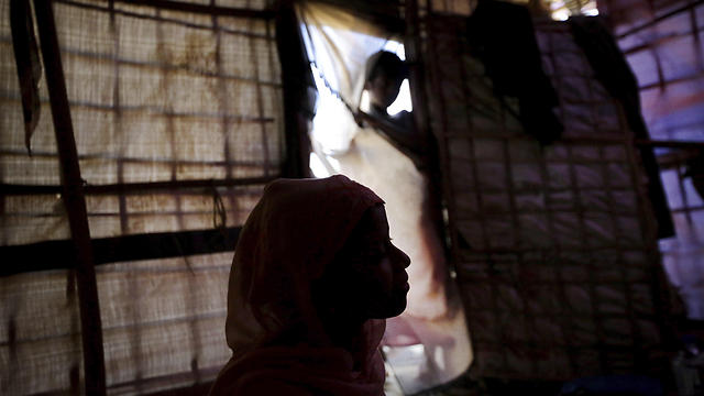 ר', בת 13, במחנה פליטים בבנגלדש (צילום: AP) (צילום: AP)