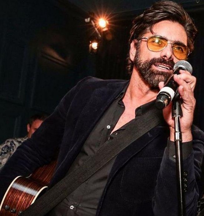 אתה חתיך שזה משהו. ג'ון סטאמוס (צילום: אינסטגרם)