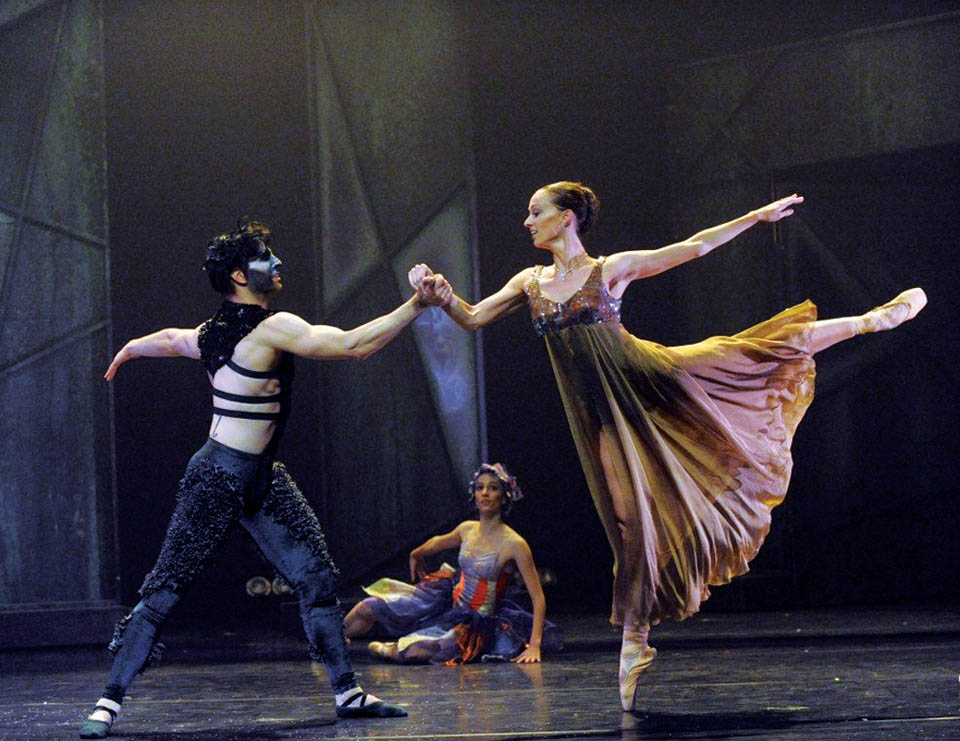 Сцена из балета "Красавица и чудовище" Фото: Билл Купер