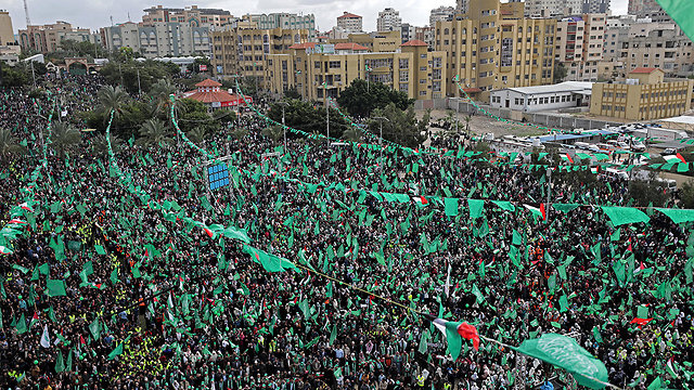 Last Thursday's rally marking Hamas' 30th anniversary (Photo: EPA)