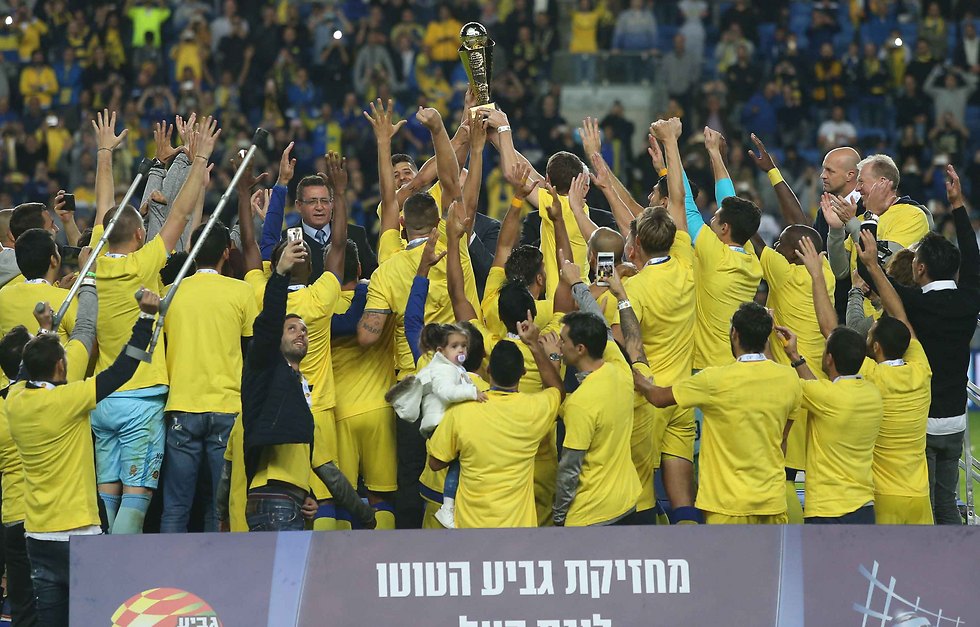 מכבי תל אביב מחזיקת גביע הטוטו (צילום: ראובן שוורץ) (צילום: ראובן שוורץ)