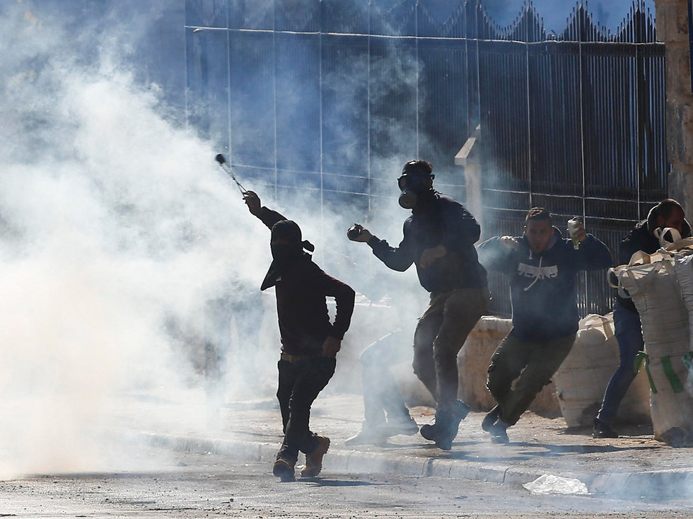 Арабские беспорядки возле Рамаллы. Фото: AP
