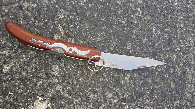 The knife used by the terrorist (Photo: Israel Police)