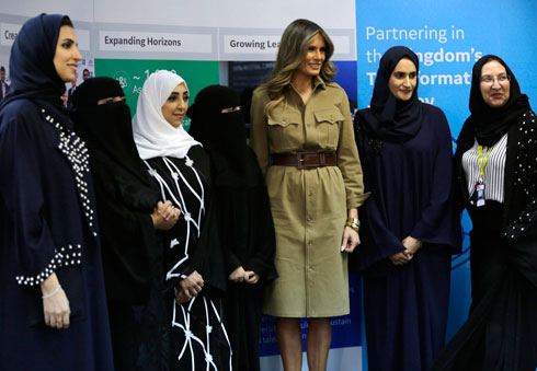 חליפת ספארי בביקור בסעודיה (צילום: AP)