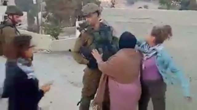 Ahed and Nur Tamimi hit soldiers in Nabi Salih