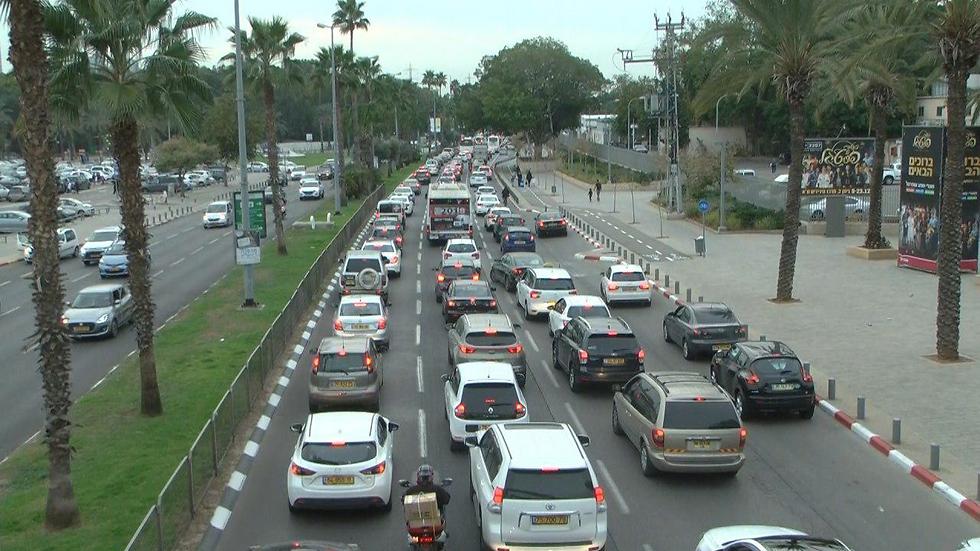 כלי רכב בפקק בתל-אביב (צילום: ליהי קרופניק) (צילום: ליהי קרופניק)
