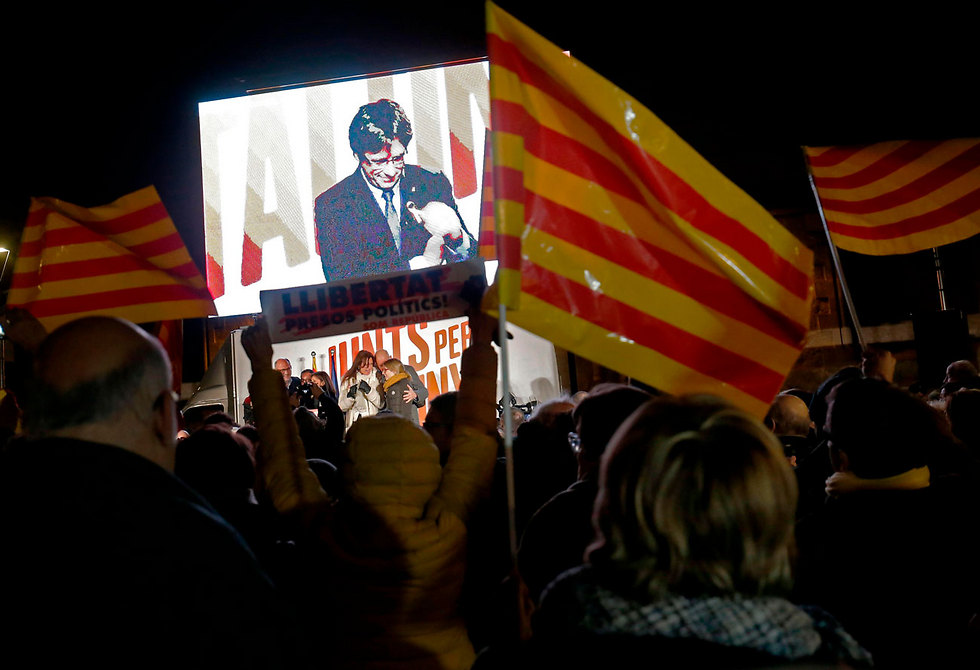 פוג'דמון, בנאום מבריסל לקהל בברצלונה (צילום: AFP) (צילום: AFP)