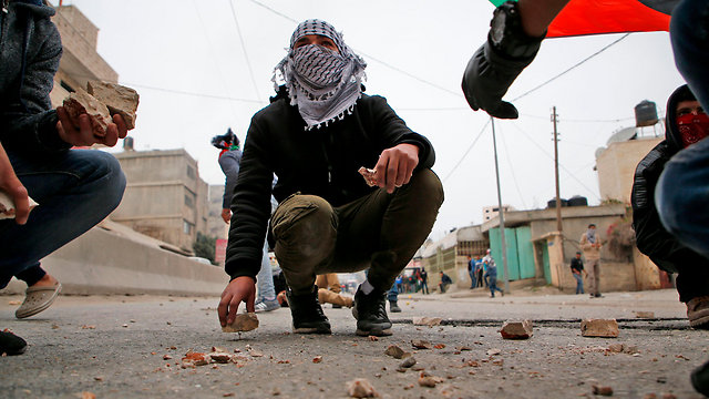 עימותים בגדה. אבו מאזן הבהיר: "לא להתנגדות אלימה" (צילום: AFP) (צילום: AFP)