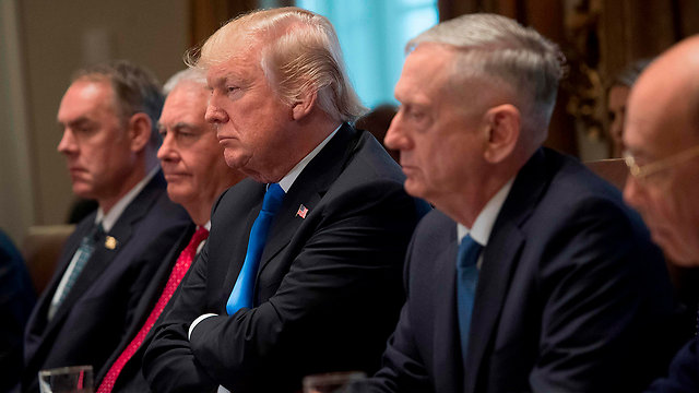 Trump at the cabinet meeting, with State Secretary Tillerson to his right and Defense Secretary Mattis to his left (Photo: AFP)
