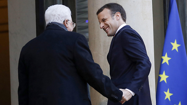 Макрон и Абу-Мазен в Париже. Фото: AFP