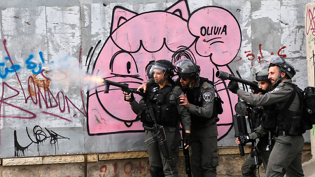 בית לחם: הכוחות השיבו באמצעים לפיזור הפגנות (צילום: AP) (צילום: AP)