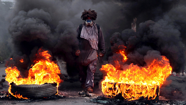 המהומות בבירת הונדורס, טגוסיגלפה (צילום: AP) (צילום: AP)