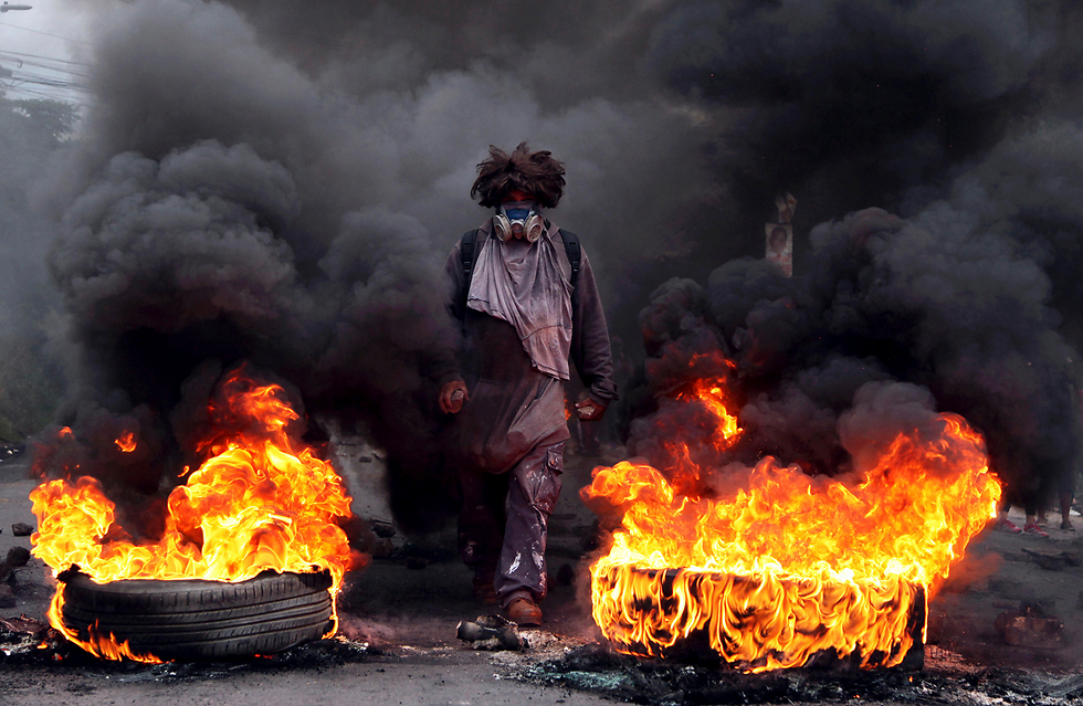 הפגנה נגד הממשלה בטגוסיגלפה, בירת הונדורס (צילום: AP) (צילום: AP)