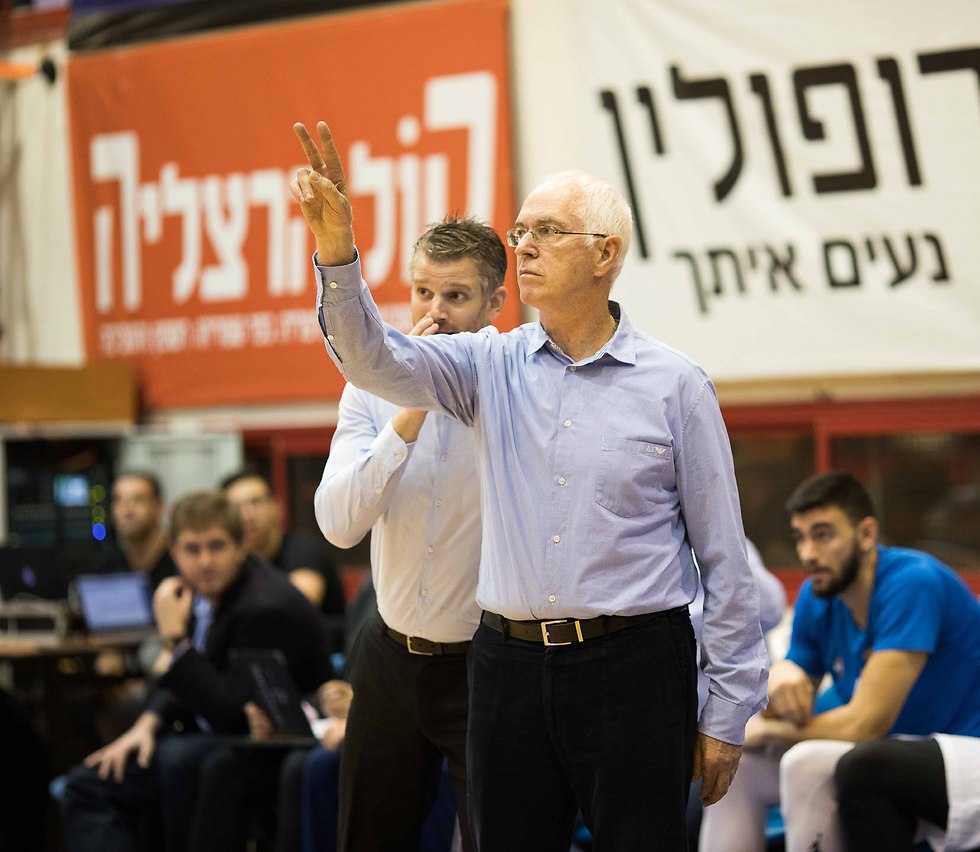 חזר לכדורסל הישראלי והודח מהגביע. אריק שיבק (צילום: טל שחר) (צילום: טל שחר)