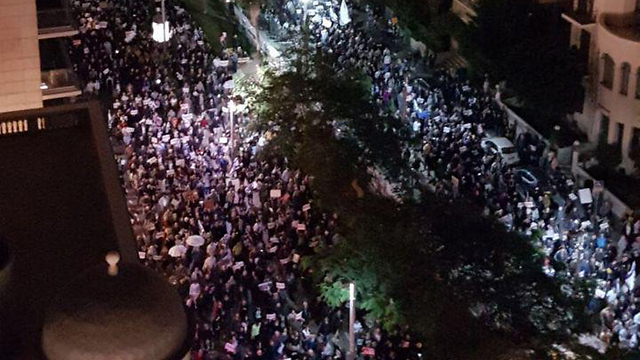 ההפגנה נגד השחיתות במוצאי שבת ברחוב רוטשילד בתל אביב (צילום: "מהפך") (צילום: 