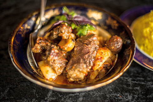 חשלאמה – תבשיל לחי עם תפוחי אדמה וערמונים (צילום: בר איילון)