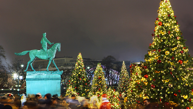 אורות החג מאירים את מוסקבה (צילום: MCT) (צילום: MCT)