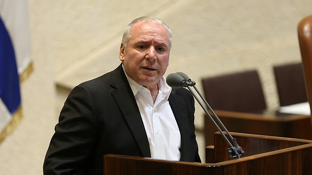 Amsalem speaking in the Knesset (Photo: Alex Kolomoisky)