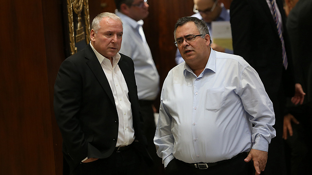 New coalition head Amsalem with former coalition head Bitan (Photo: Alex Kolomoisky)