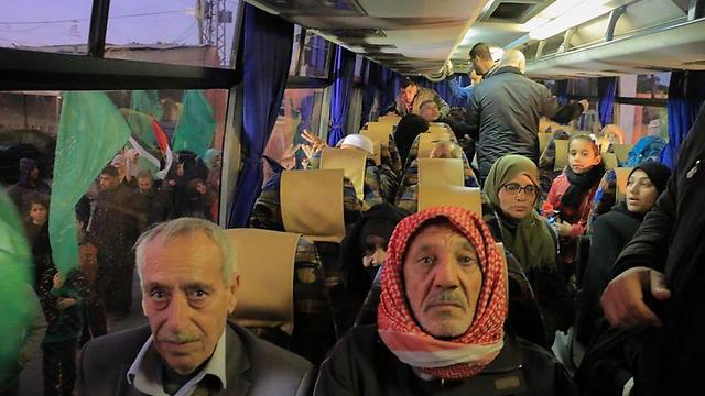 Families of Palestinian prisoners on their way to visit them in Israeli jails (Photo: Oren Hazan's twitter account)