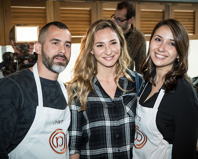 מפוייסת מתמיד. בר פינס, מיכל אנסקיו יהודה עמר (צילום: עודד קרני)