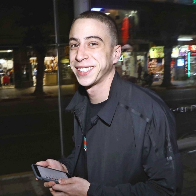 תדע שאנחנו תמיד יוצאים מהמספרה בוכים! (צילום: אמיר מאירי) תדע שאנחנו תמיד יוצאים מהמספרה בוכים! (צילום: אמיר מאירי)