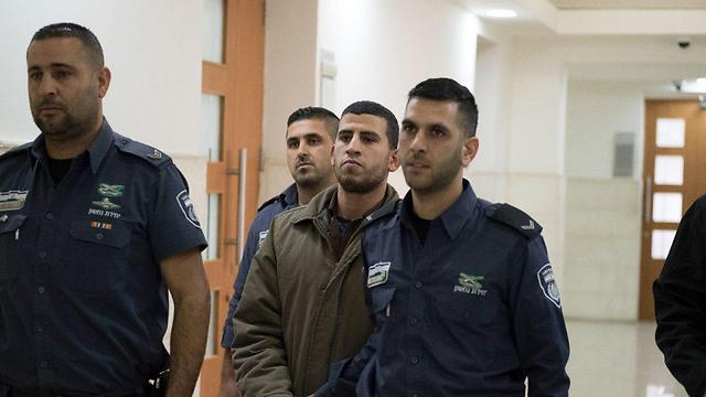 Terrorist Yassin Abu al-Qara'a in court (Photo: Yoav Dudkevich)