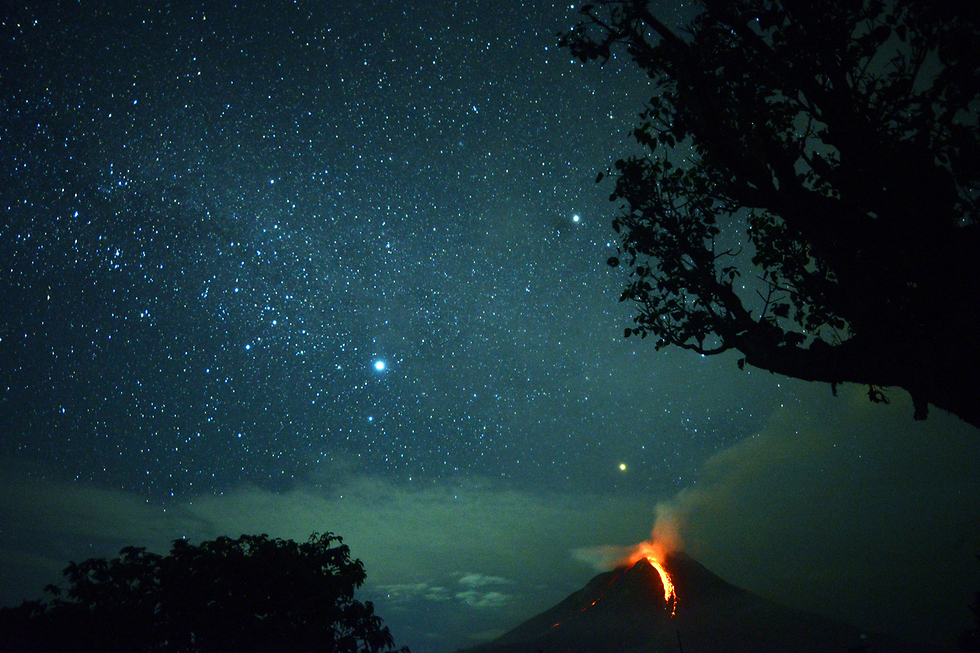 לבה בהר הגעש סינבונג בקארו סומטרה, אינדונזיה (צילום: AFP) (צילום: AFP)