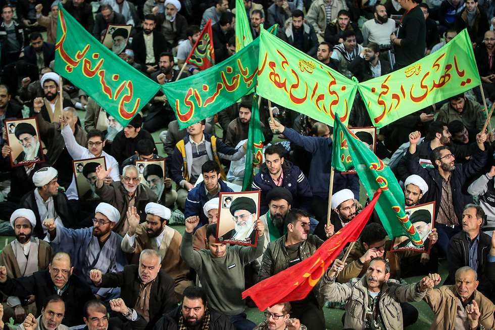ויש גם הפגנות בעד המשטר (צילום: AFP) (צילום: AFP)