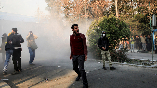 ההפגנות באיראן תופסות תאוצה (צילום: AP) (צילום: AP)