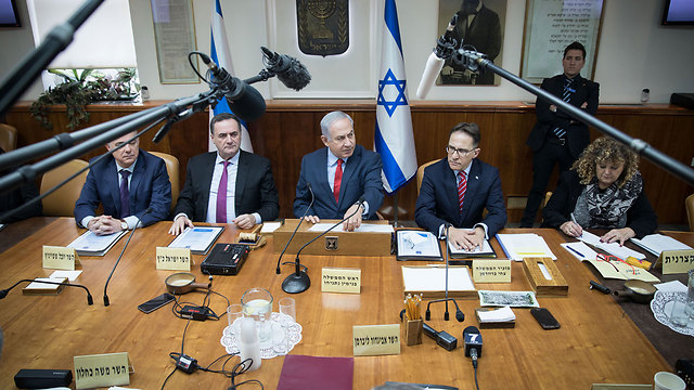 Cabinet meeting. Israel is supposed to make a choice between two evils, but Israel doesn’t want to choose  (Photo: Flash90/Hadas Parush)
