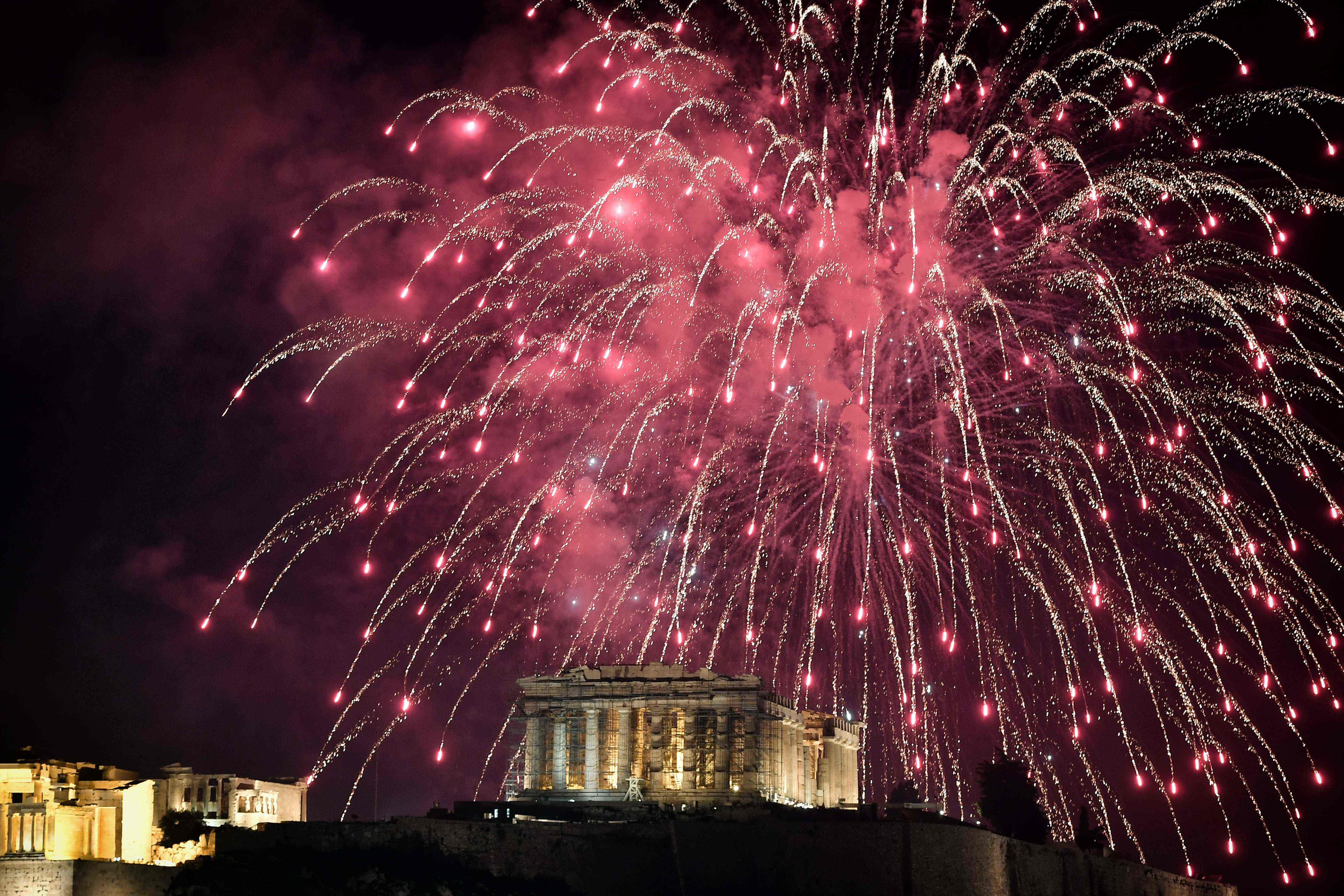 Новогодний салют в Афинах
