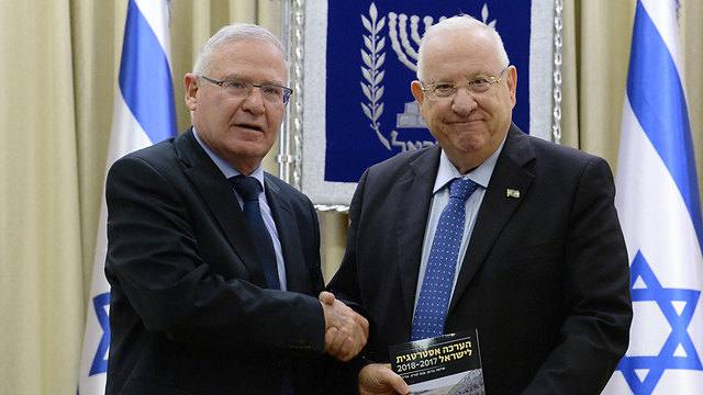 INSS Executive Director Yadlin (L) with President Rivlin (Photo: GPO)