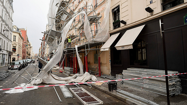 נזקים ברחובות פריז (צילום: AFP) (צילום: AFP)