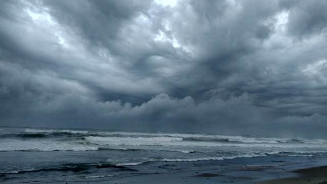 מראות הסערה בחוף הכרמל (צילום: אהרון) (צילום: אהרון)