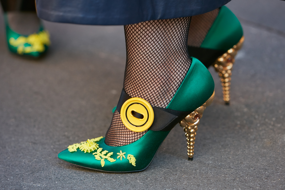 Смотрите, как выглядят одни и те же туфли Prada с колготками и носками. Фото: andersphoto shutterstock
