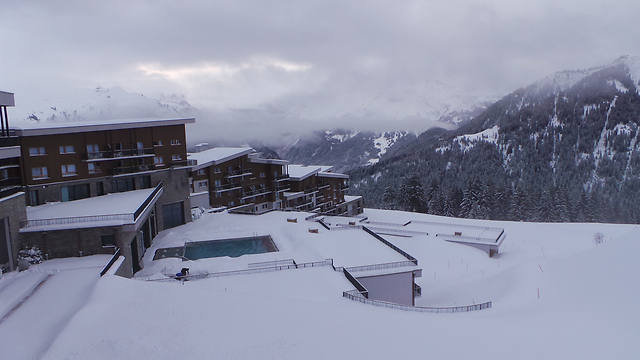 מלון, בריכה והרבה שלג: קלאב מד באלפים הצרפתיים (צילום: אביבית צנטי) (צילום: אביבית צנטי)