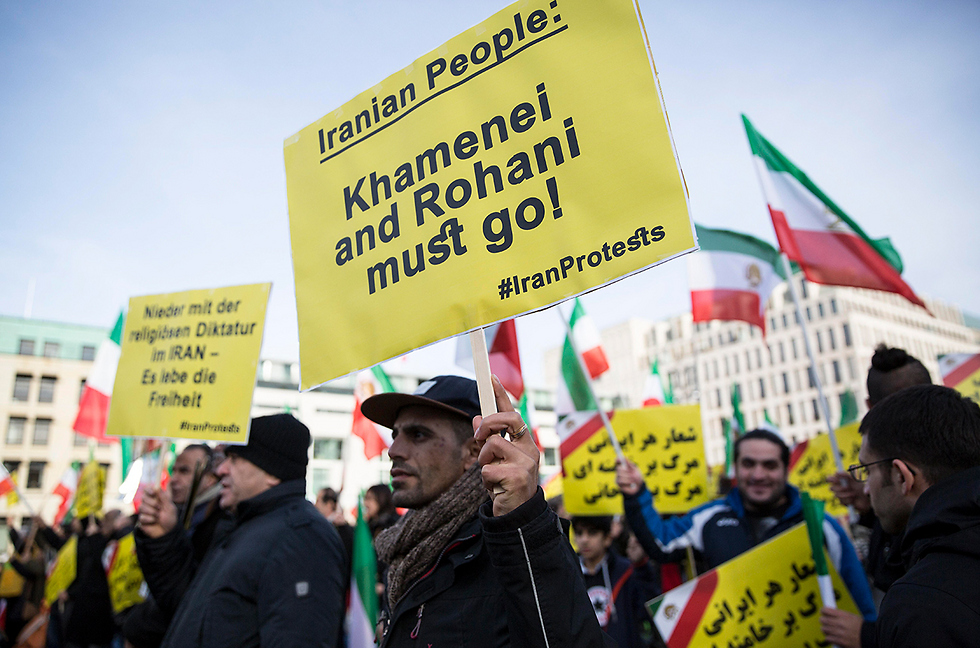 הפגנה בברלין נגד ממשלת איראן (צילום: EPA) (צילום: EPA)