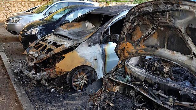 9 מכוניות עלו באש. הבוקר בלוד (צילום: בר מור יוסף) (צילום: בר מור יוסף)