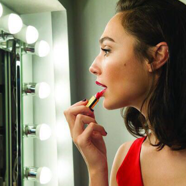 מעכשיו ב-REVLON. גדות מעכשיו ב-REVLON. גדות