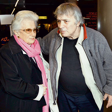 דיין עם אמו רות, 2012