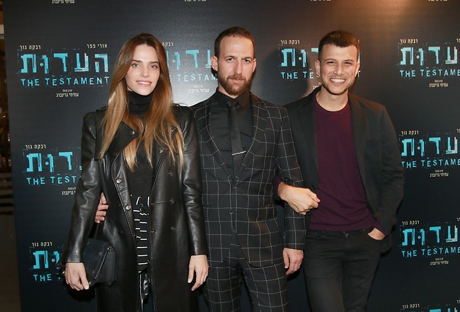 זכרונות מ"להיות איתה". אסי עזר, אורי פפר ורותם סלע (צילום: ענת מוסברג) זכרונות מ"להיות איתה". אסי עזר, אורי פפר ורותם סלע (צילום: ענת מוסברג)