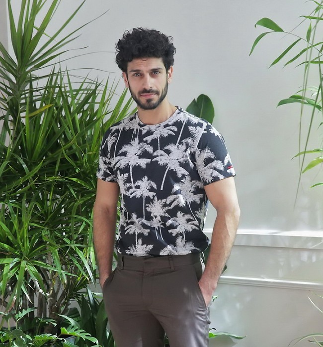 מצדיק את הבחירה כל פעם מחדש. אלוש (צילום: שוקה כהן) מצדיק את הבחירה כל פעם מחדש. אלוש (צילום: שוקה כהן)
