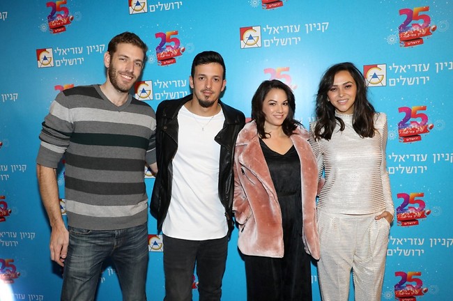 נשארו פחות מ-15 דקות, תנצלו אותן. אחווה סיטבון, רלי לוי, אלי ביז'אווי וחיים מאיירס (צילום: רפי דלויה ) נשארו פחות מ-15 דקות, תנצלו אותן. אחווה סיטבון, רלי לוי, אלי ביז'אווי וחיים מאיירס (צילום: רפי דלויה )